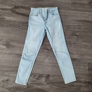 Levis Wedgie Skinny Light Wash Jean (25)